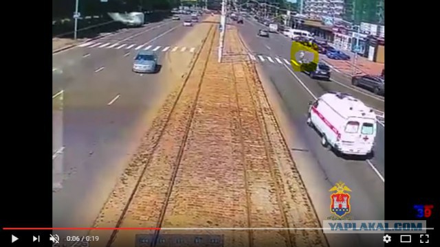 Все пропустили пешехода, а Скорая Помощь убила....
