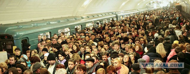 В Москве закрыта часть фиолетовой ветки метро - толпы на остановках и дикие пробки