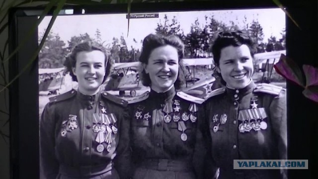 Красотка на вертушке: сибирячка с модельной внешностью стала первой девушкой-пилотом на Крайнем Севере