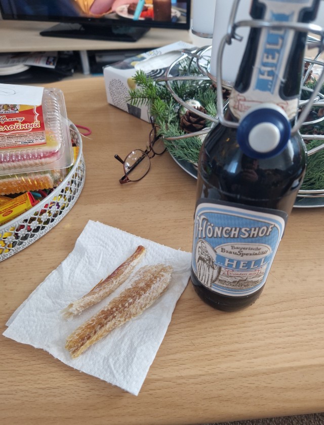 — И диетическую колу пожалуйста
