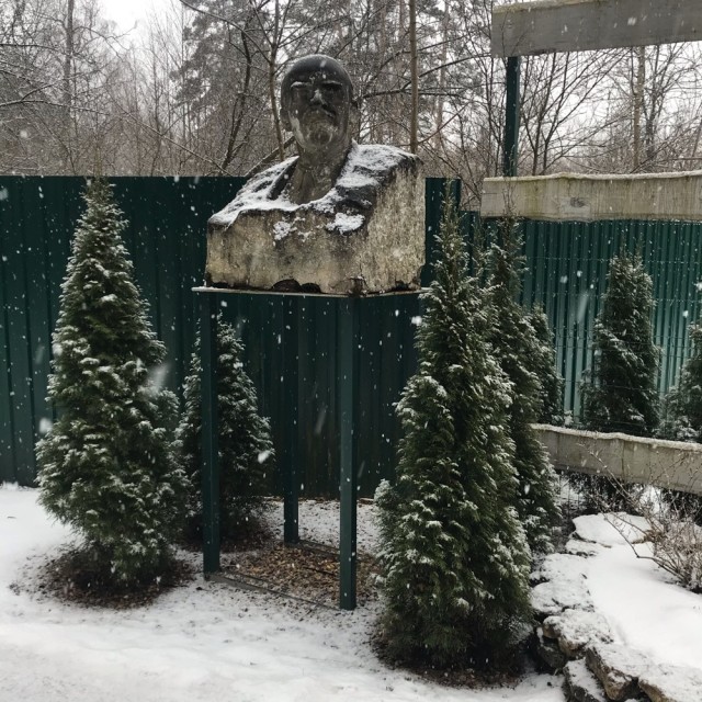 Гигантская голова Ленина