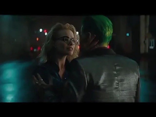 Мне 30, я психиатр. Не замужем, детей нет. Сама серая мышка в очках. Работу свою люблю.