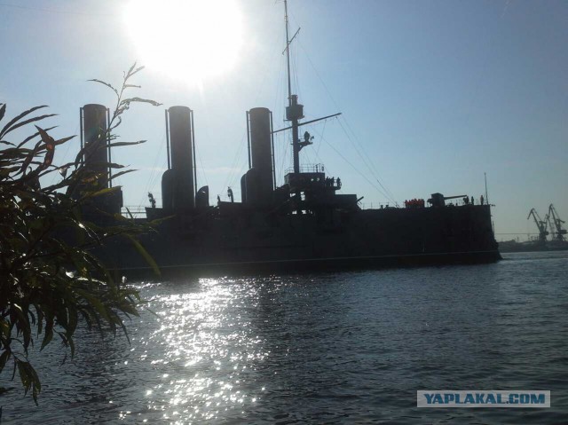 Вывод крейсера "Аврора" на ремонт