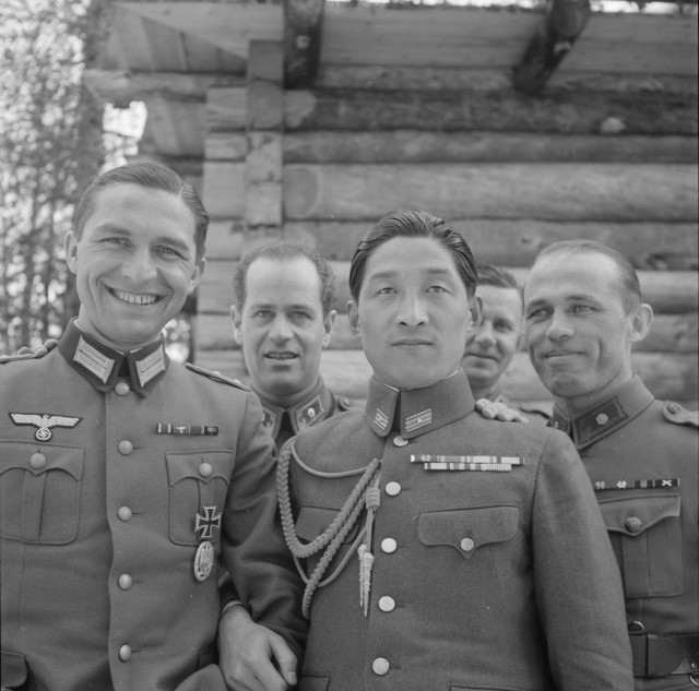 История в фотографиях