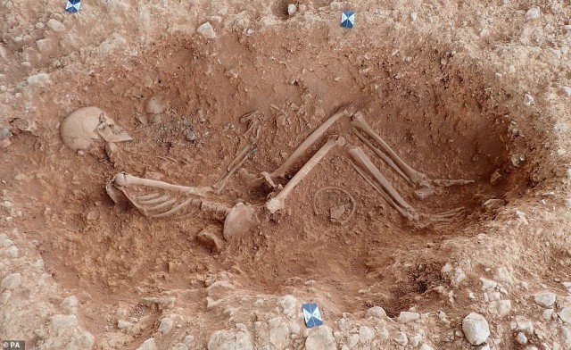 Женщины не меняются. Англо-саксонские погребения возрастом 16 веков. Мумии и скелеты. 45
