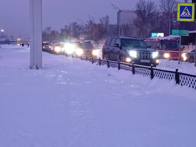 Сегодня лгбт-сообщество Москвы попросило Собянина срочно почистить обочины на мкад. Потому что им негде ездить