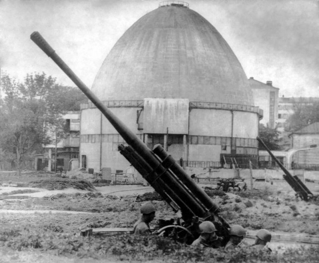 Москва и москвичи. Двадцатый век. 03.03.2025