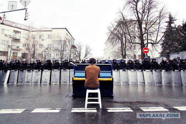 Пианино посреди хаоса