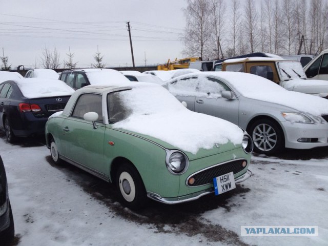 Старые автомобили на улицах Нью-Йорка