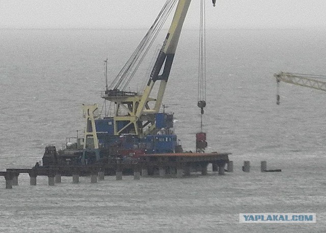 Керчане полюбили мост через пролив