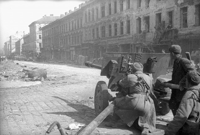 Фотографии связанных с историей Красной и Советской Армии.