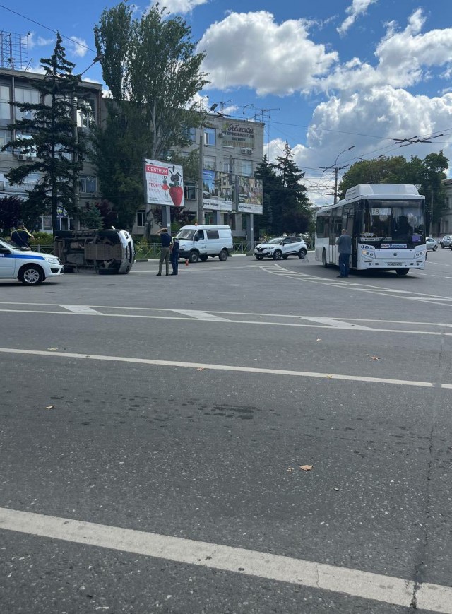 Жарко, устал, прилёг отдохнуть