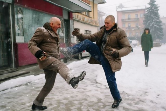 Мужчина сломал ногу соседу, который замахнулся на его жену