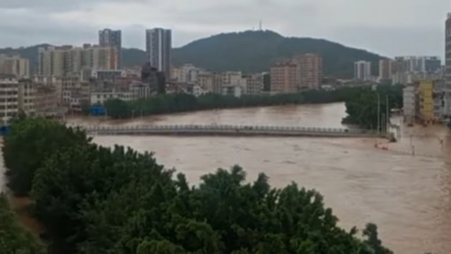 Сильнейшее наводнение на юге Китая. Гуанджоу эвакуируют.