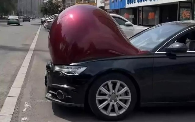 В Китае из-за рекордной аномальной жары появились «беременные автомобили»