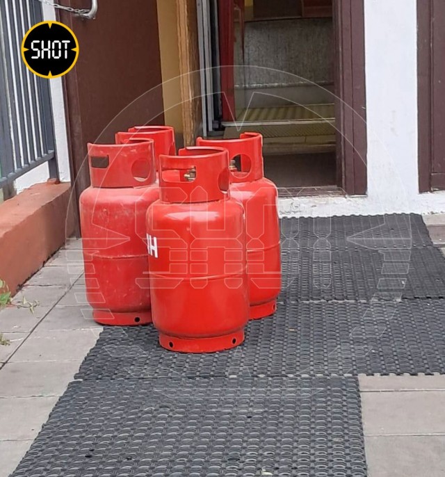 Так изнутри выглядит квартира, где ночью взорвались газовые баллоны и начался пожар