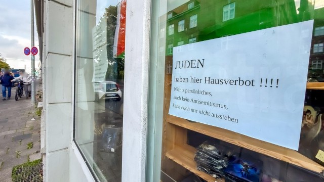 Началось: В Германии евреям запретили входить в магазин в знак протеста против войны в Газе.