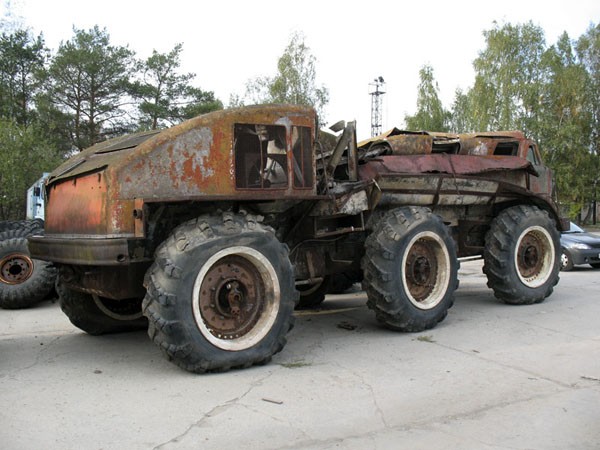 Вездеходы за забором