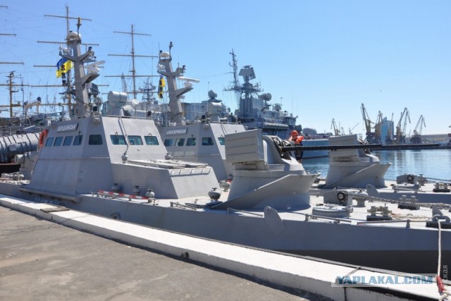 Три корабля ВМС Украины пересекли российскую границу
