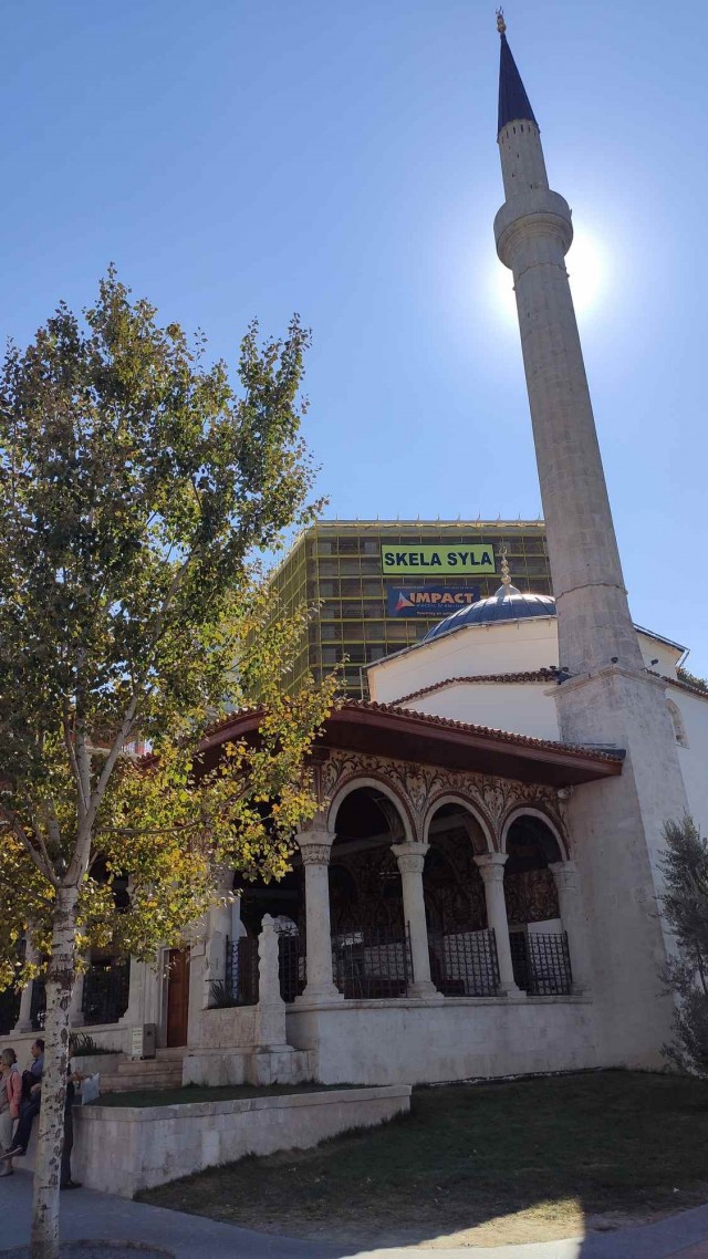 Aлбания в эпоху ХВОРИ всеобщей (2021)