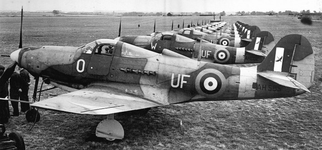 Р-39 Аэрокбра. Американская любимица сталинских соколов. История создания и основные модификации.