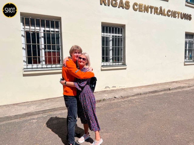 19-летнего Александра Дубьяго, арестованного 10 мая в Риге за демонстрацию флага РФ, выпустили из тюрьмы