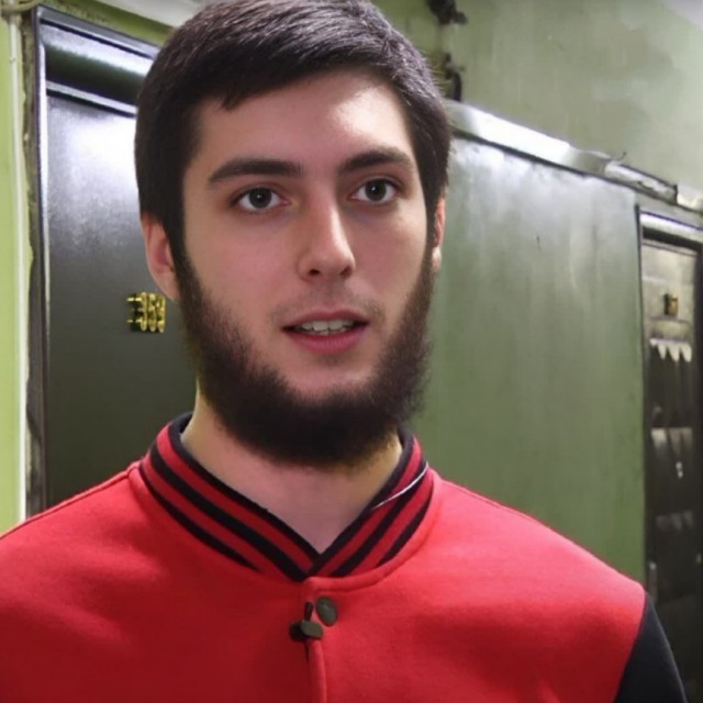 Красноярец остался без селезёнки после похода в магазин: его избил охранник, прославившийся после броска бутылки в полицейского