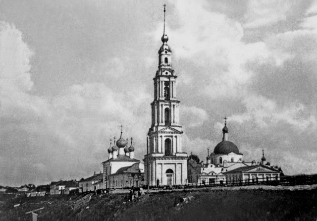 Почему до сих пор стоит затопленная колокольня в Калязине?
