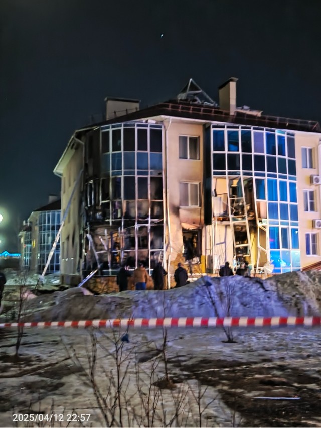 Взрыв и после пожар в жилом доме Ханты-Мансийска