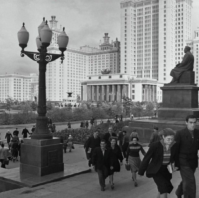 Москва и москвичи. Двадцатый век. 02.12.25