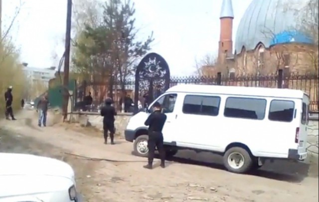 ОМОН нагрянул в новосибирскую мечеть во время молитвы