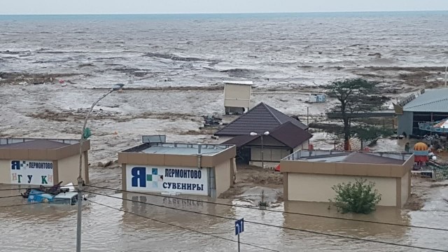 В Туапсинском районе всю ночь бушевала стихия. Затопленными оказались сотни домов