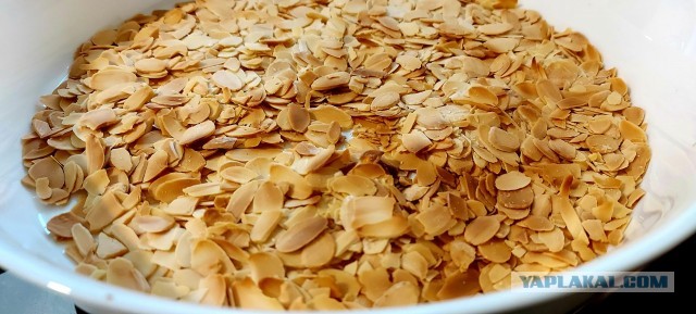 Рулет меренговый