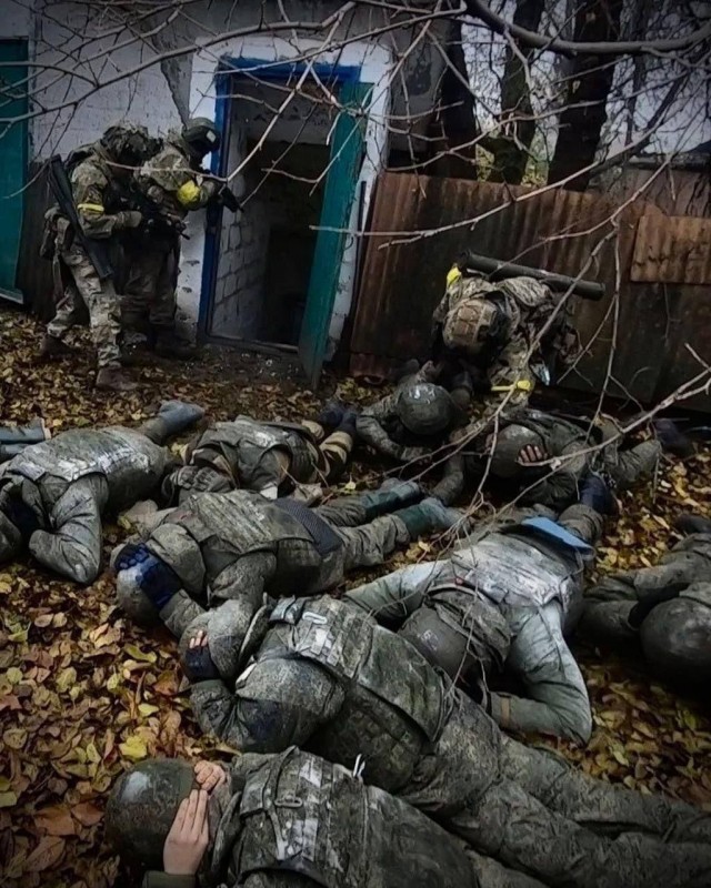 Москва сама займется поисками убийц российских пленных, заявили в Кремле