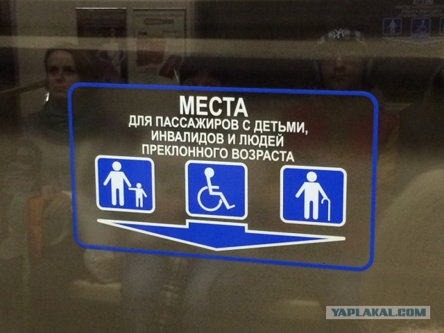 Настоящий поединок развернулся в переполненном петербургском троллейбусе