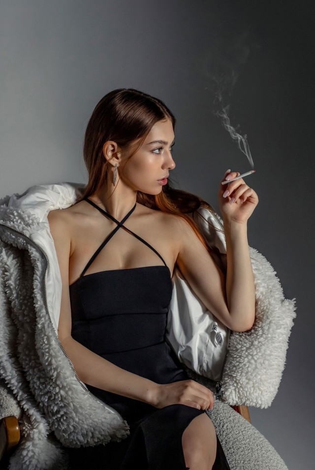 Девушки не без вредных привычек