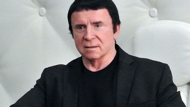 Хмм...и как это я такой трэш пропустил в 90-х