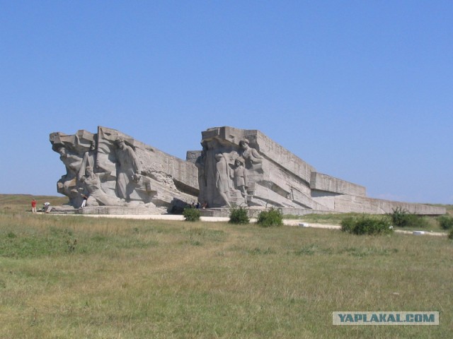 Фашисты снимают маски