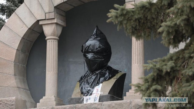 Ленину придали украинский оттенок.