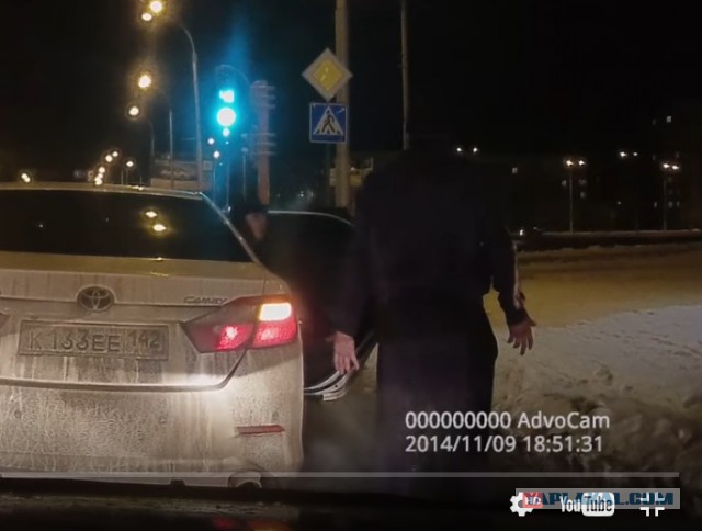 Разборка на дороге в Кемерово.