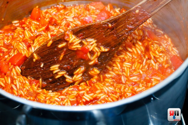 Летняя кухня. Чевапчичи с рисом по-балкански и цацики.