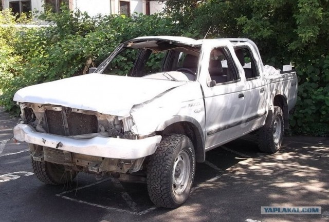Автомобиль на ходу,сел и поехал .