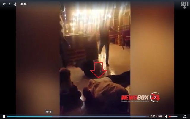 В Приморье посетитель кафе избил женщину за то, что она разбила его бутылку водки
