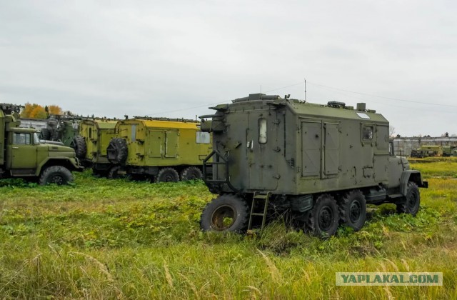 Заброшенные "Волги" и другая техника на расформированной воинской части!