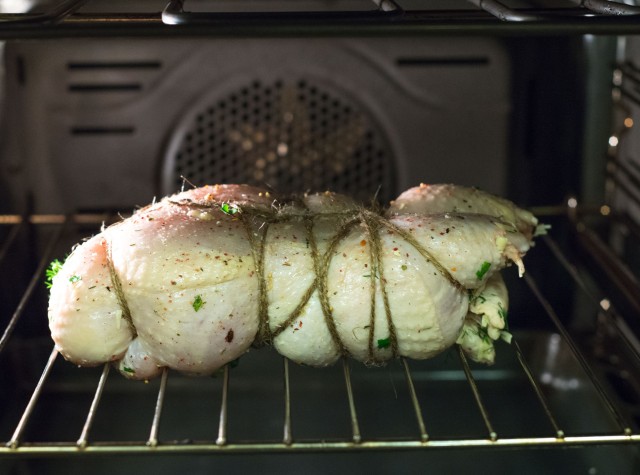 Куриная тушка (рулет) лишенная скелета (poulet désossé)  