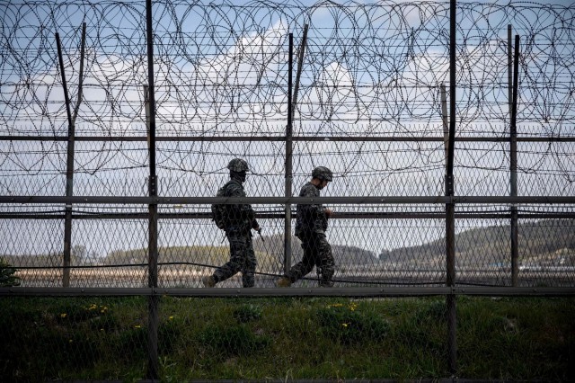 Южнокорейские СМИ сообщили о побеге северокорейского гимнаста — он перепрыгнул через трёхметровый забор на границе