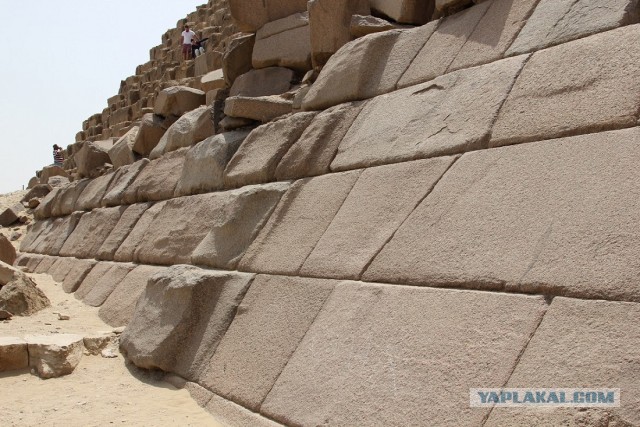 Одни уверены, что Египетские пирамиды построили инопланетяне, другие отрицают. Кто прав?