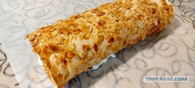 Рулет меренговый