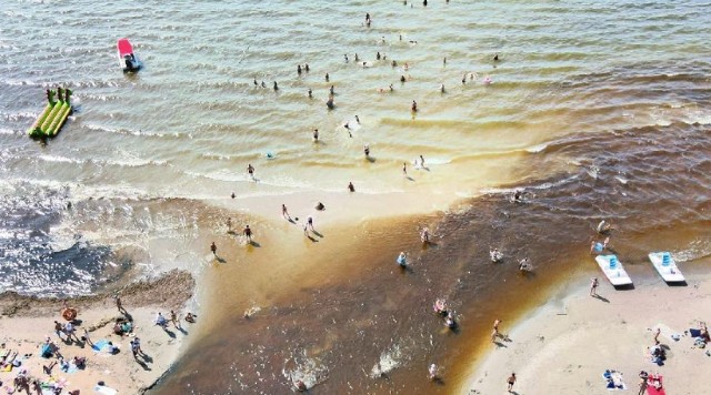 Дети хотели сделать водопад на пляже, но случайно поломали экосистему