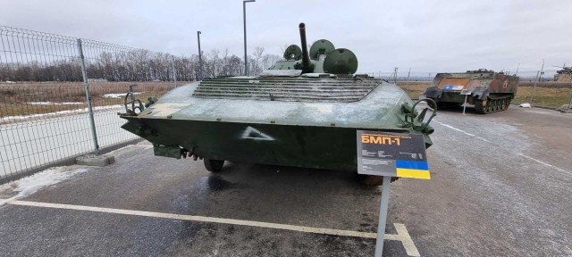 Мемориальный комплекс «Курская битва». Фото боевых машин